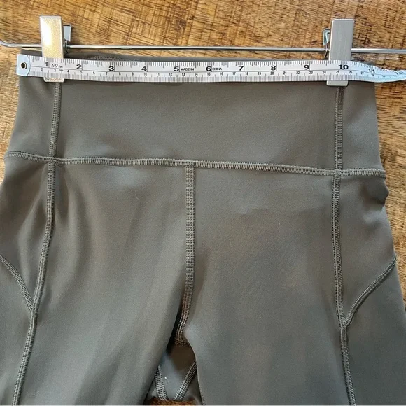 Lululemon In Movement Crop Everlux 19" Sage green - Picture 5 of 10
